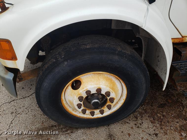 image for item DF3305 2001 International 4900 dump truck