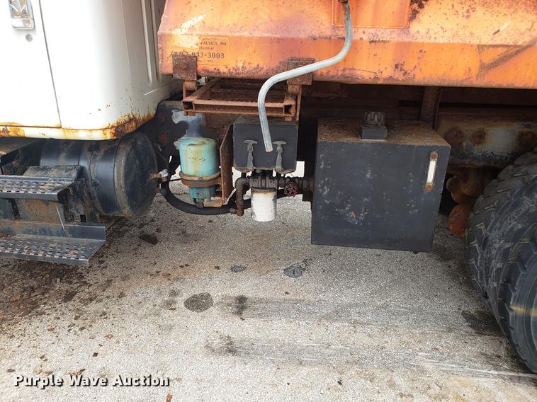 image for item DF3305 2001 International 4900 dump truck