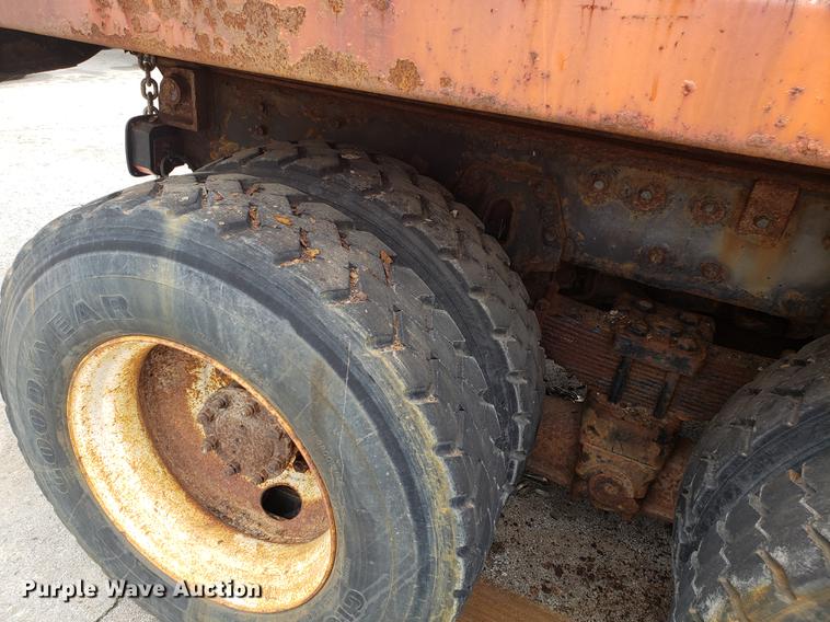 image for item DF3305 2001 International 4900 dump truck