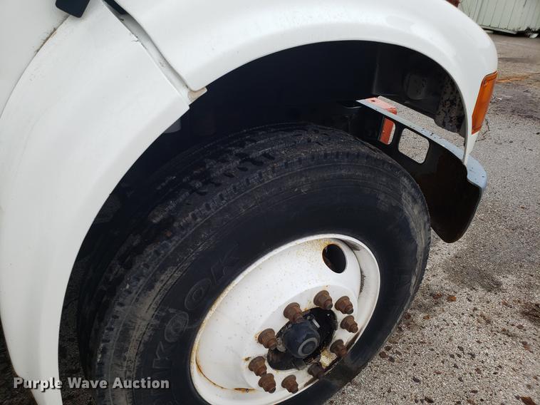 image for item DF3305 2001 International 4900 dump truck