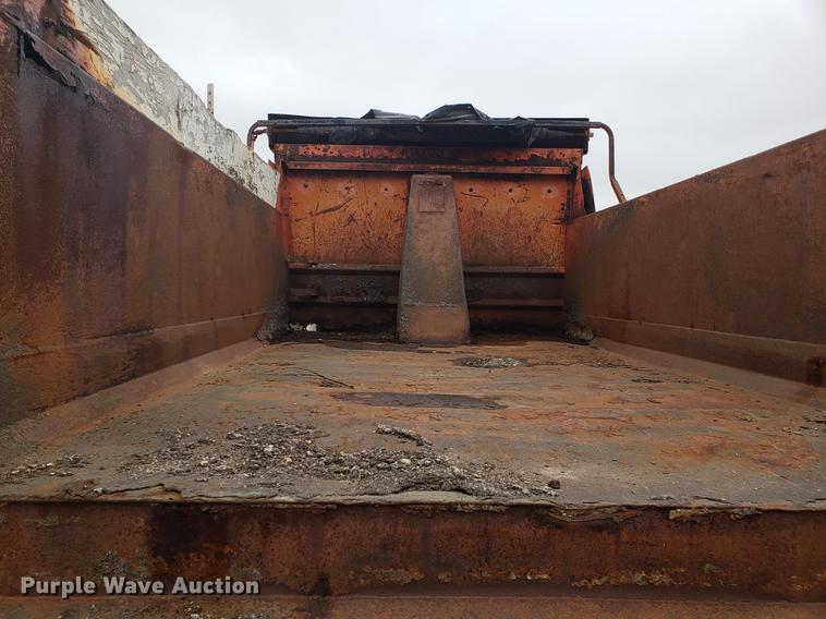 image for item DF3305 2001 International 4900 dump truck