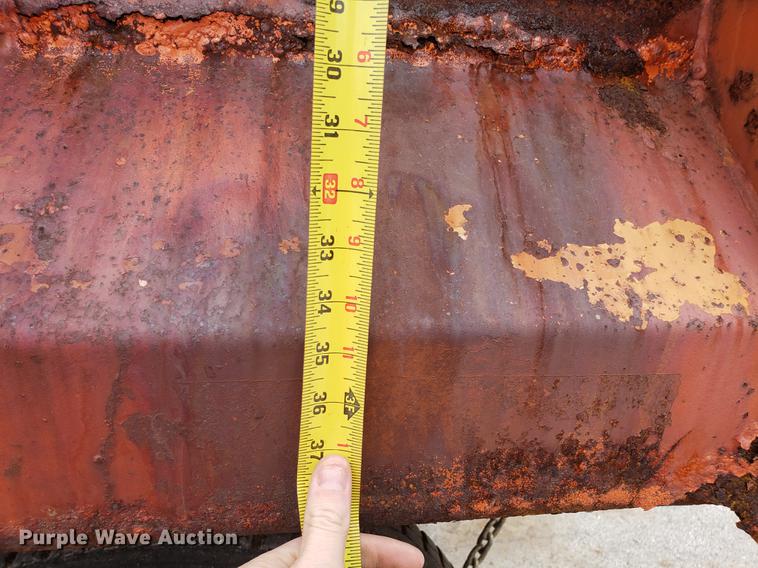 image for item DF3305 2001 International 4900 dump truck