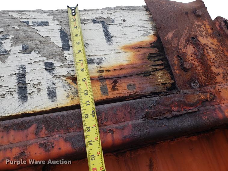 image for item DF3305 2001 International 4900 dump truck