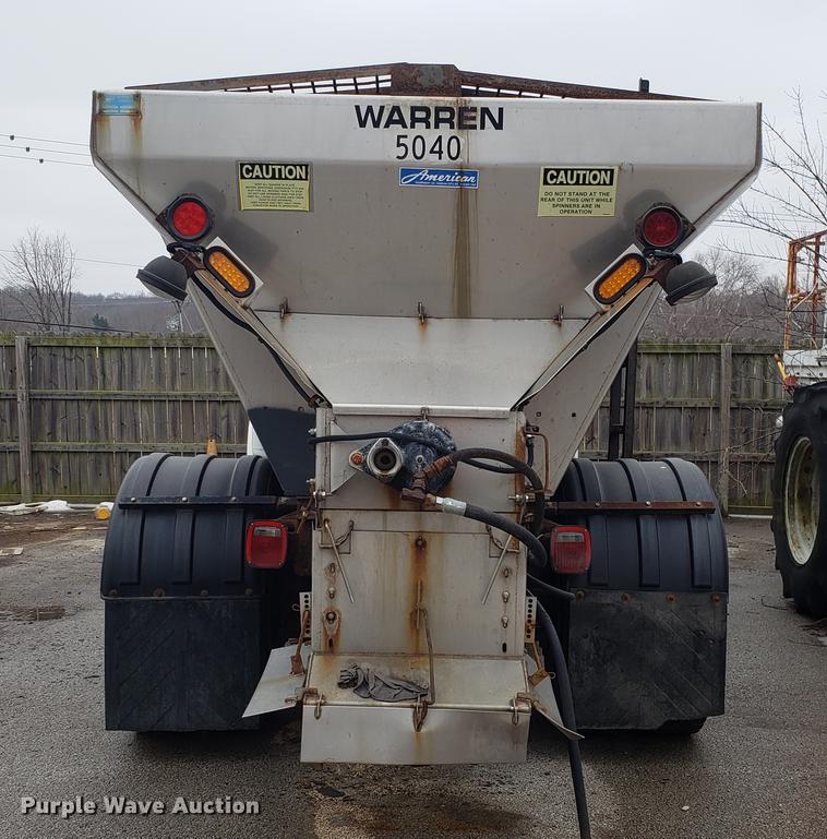 image for item DF3306 2001 International 4700 spreader truck