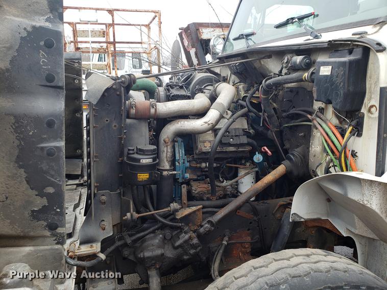 image for item DF3306 2001 International 4700 spreader truck