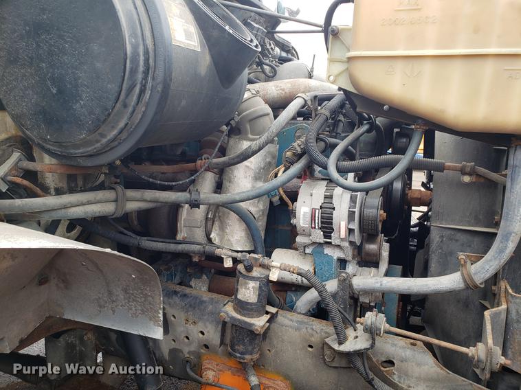 image for item DF3306 2001 International 4700 spreader truck