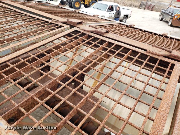 image for item DF3306 2001 International 4700 spreader truck