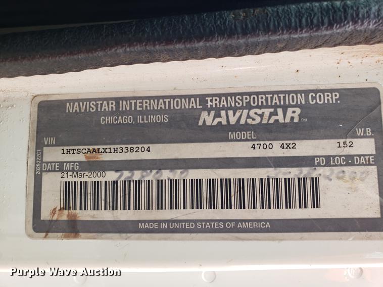 image for item DF3306 2001 International 4700 spreader truck