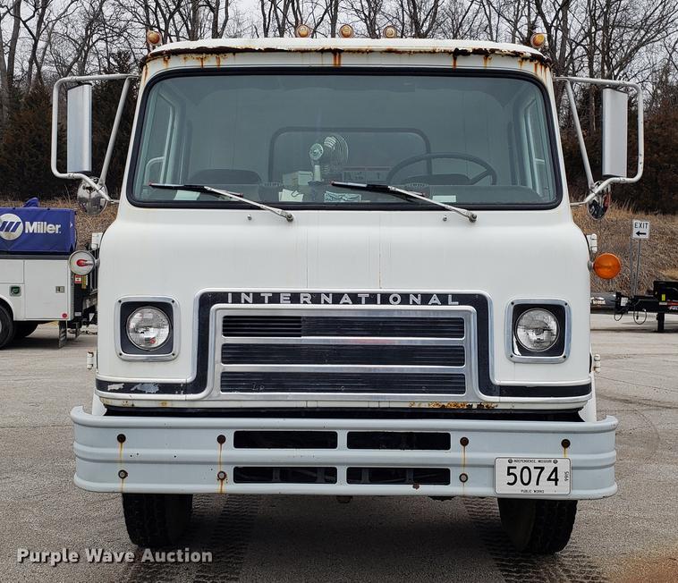 image for item DF3308 1979 International oil distributor truck