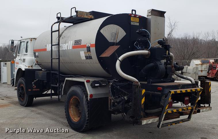 image for item DF3308 1979 International oil distributor truck