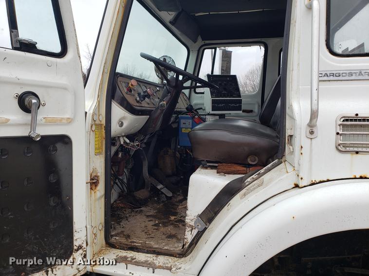 image for item DF3308 1979 International oil distributor truck