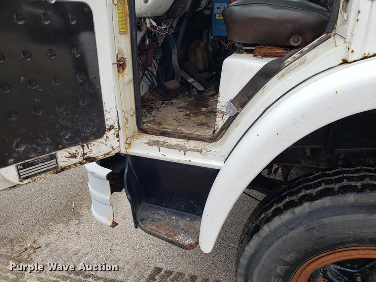 image for item DF3308 1979 International oil distributor truck