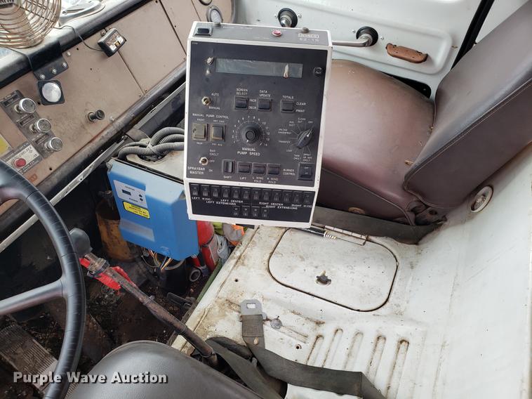 image for item DF3308 1979 International oil distributor truck