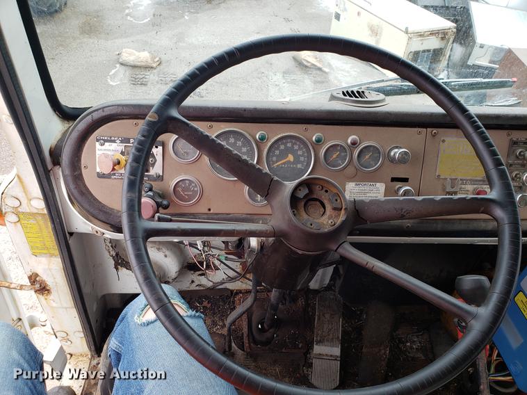 image for item DF3308 1979 International oil distributor truck