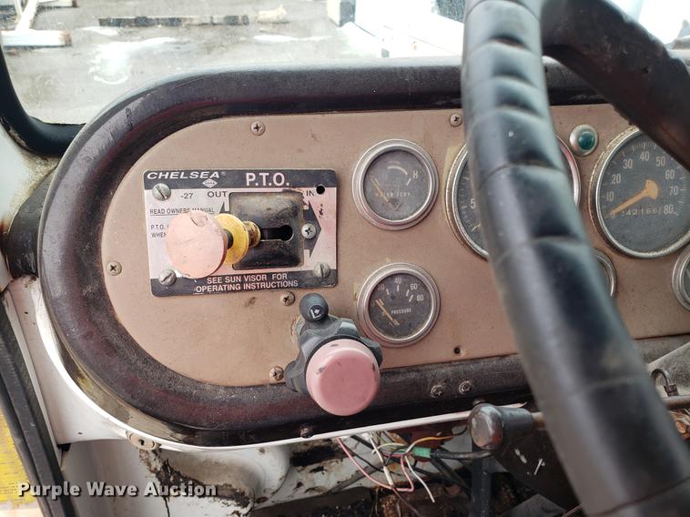 image for item DF3308 1979 International oil distributor truck