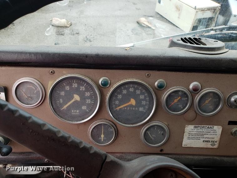 image for item DF3308 1979 International oil distributor truck