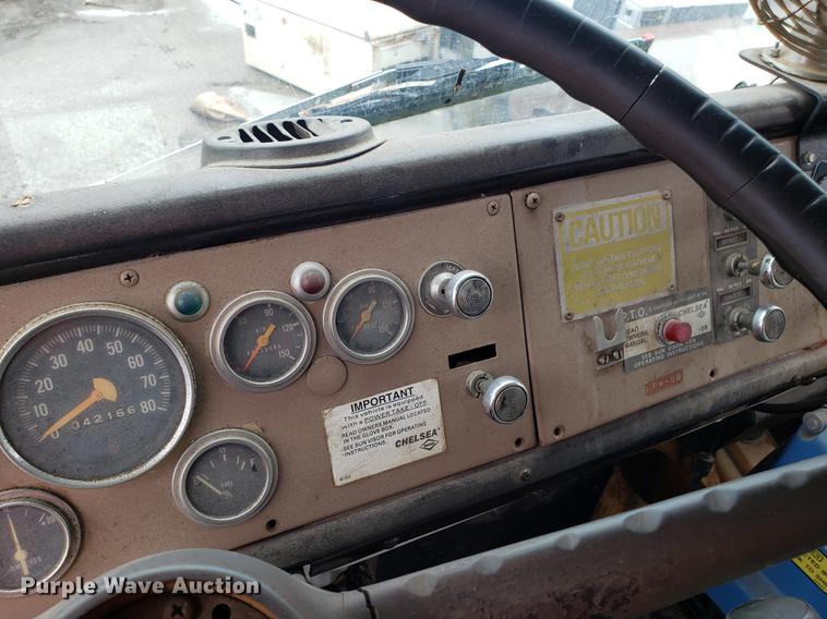 image for item DF3308 1979 International oil distributor truck