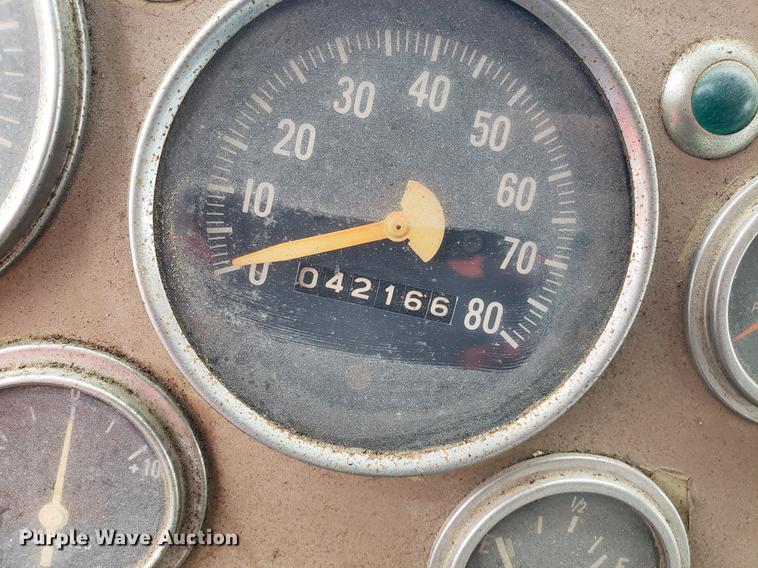 image for item DF3308 1979 International oil distributor truck