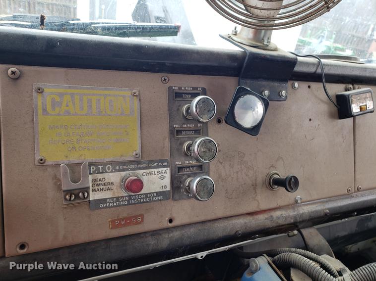 image for item DF3308 1979 International oil distributor truck