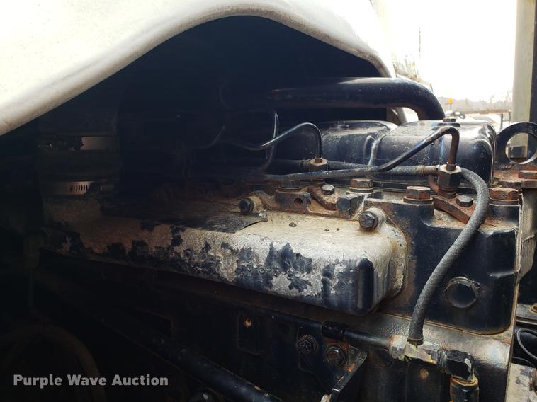 image for item DF3308 1979 International oil distributor truck