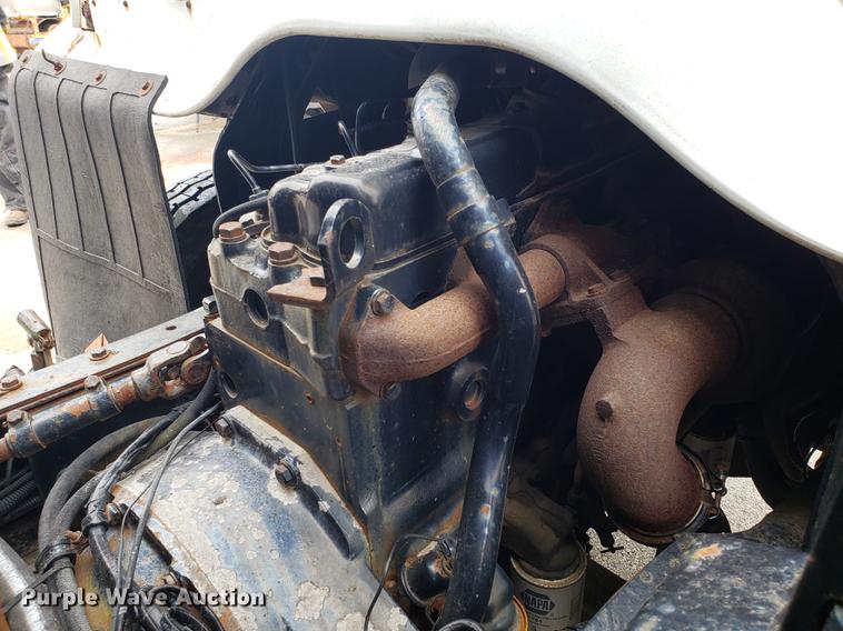 image for item DF3308 1979 International oil distributor truck