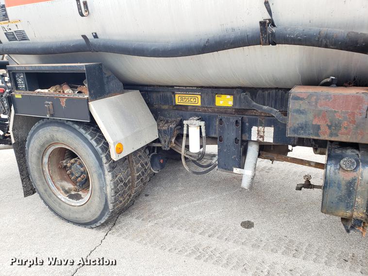 image for item DF3308 1979 International oil distributor truck