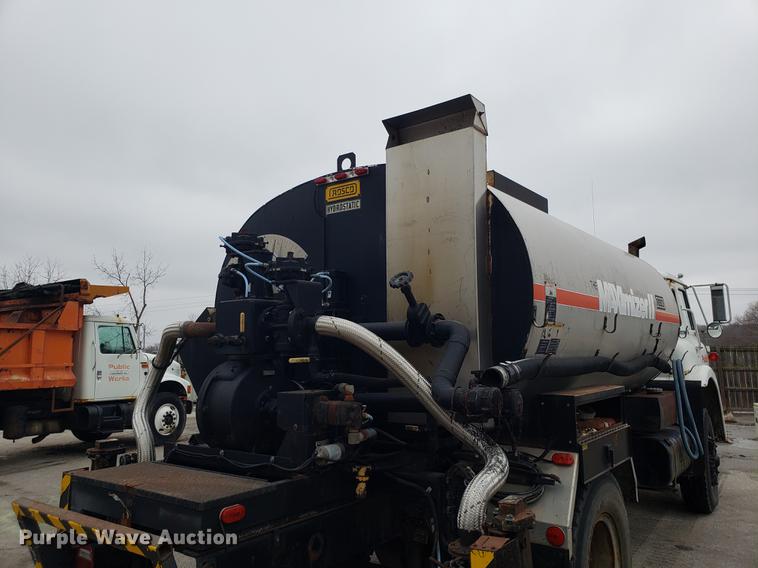 image for item DF3308 1979 International oil distributor truck