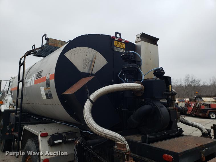 image for item DF3308 1979 International oil distributor truck