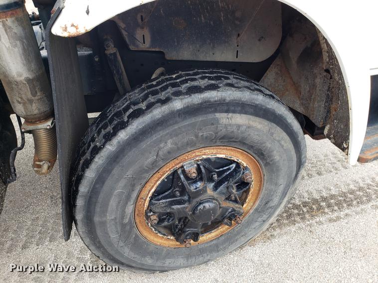 image for item DF3308 1979 International oil distributor truck