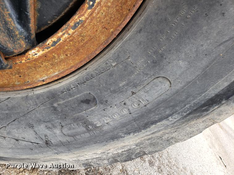 image for item DF3308 1979 International oil distributor truck