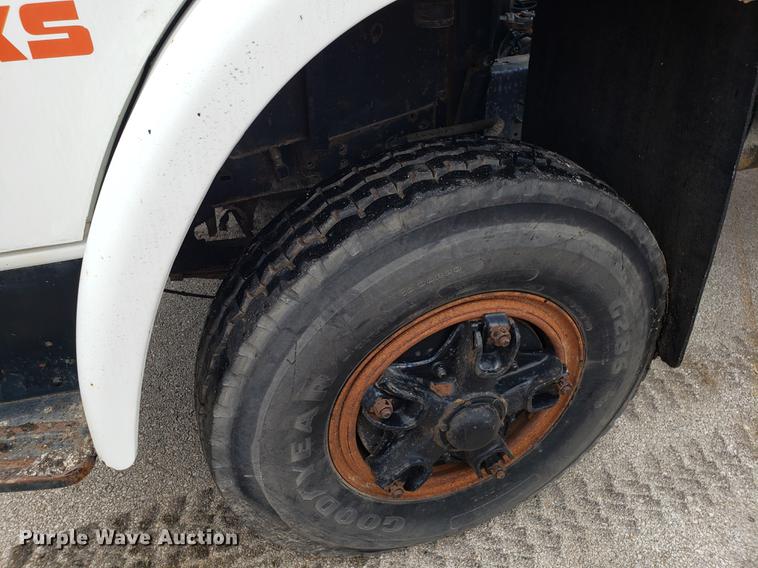 image for item DF3308 1979 International oil distributor truck