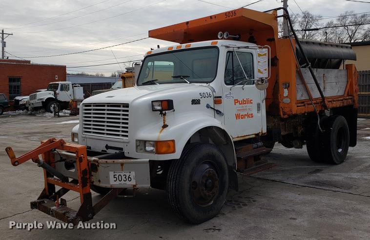 image for item DF3315 1997 International 4900 dump truck