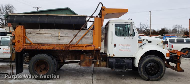 image for item DF3315 1997 International 4900 dump truck
