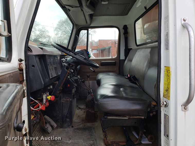 image for item DF3315 1997 International 4900 dump truck