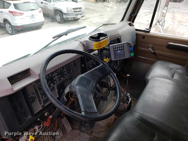 image for item DF3315 1997 International 4900 dump truck