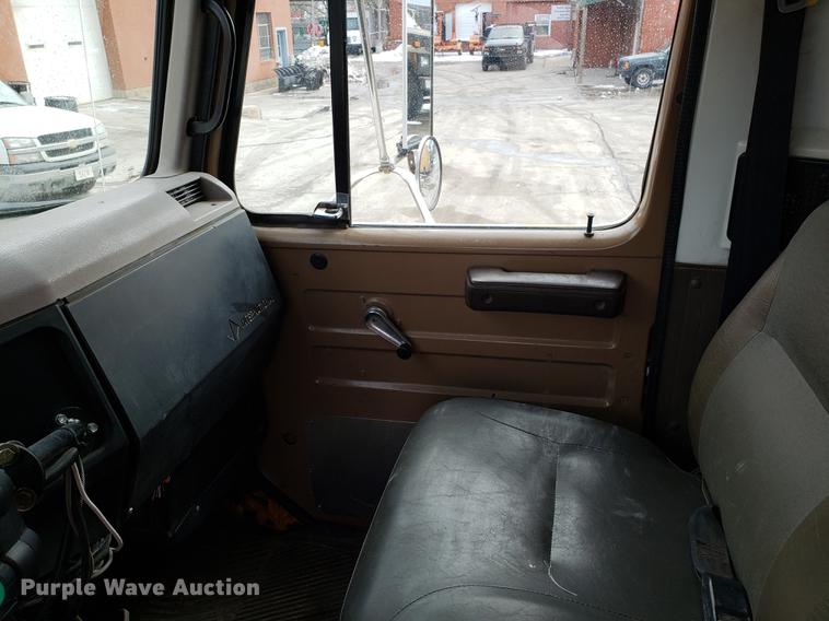 image for item DF3315 1997 International 4900 dump truck