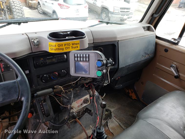 image for item DF3315 1997 International 4900 dump truck