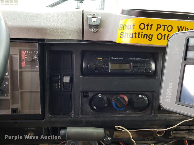 image for item DF3315 1997 International 4900 dump truck