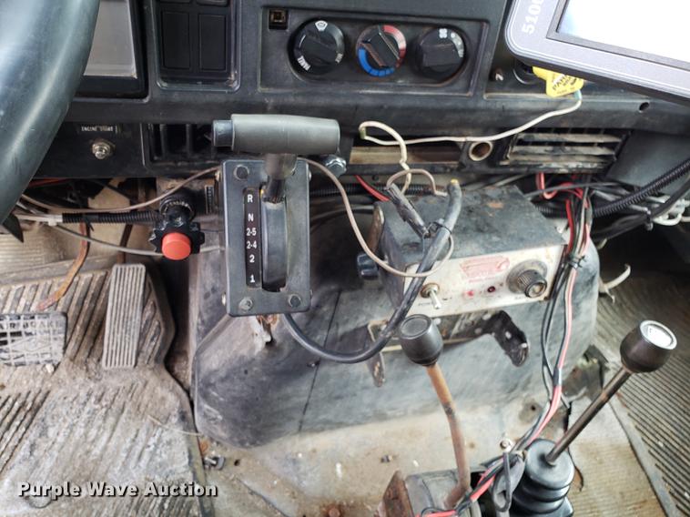 image for item DF3315 1997 International 4900 dump truck