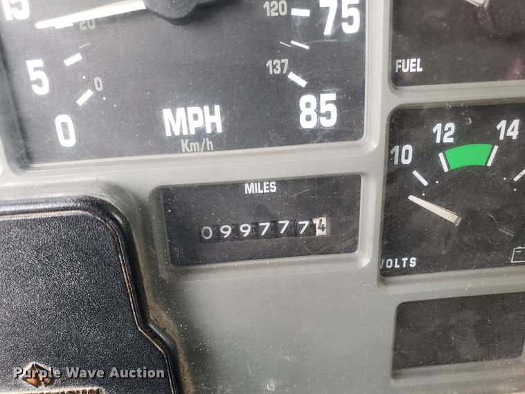 image for item DF3315 1997 International 4900 dump truck