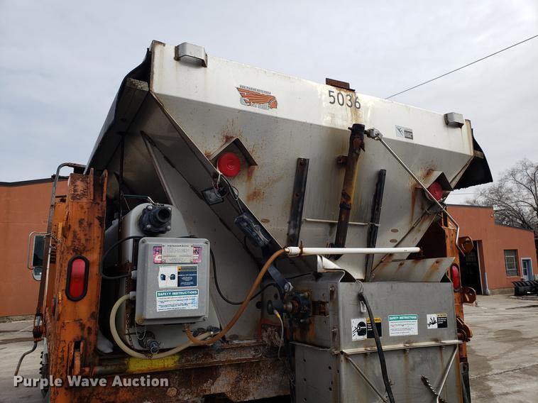 image for item DF3315 1997 International 4900 dump truck