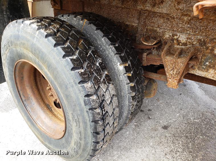 image for item DF3315 1997 International 4900 dump truck