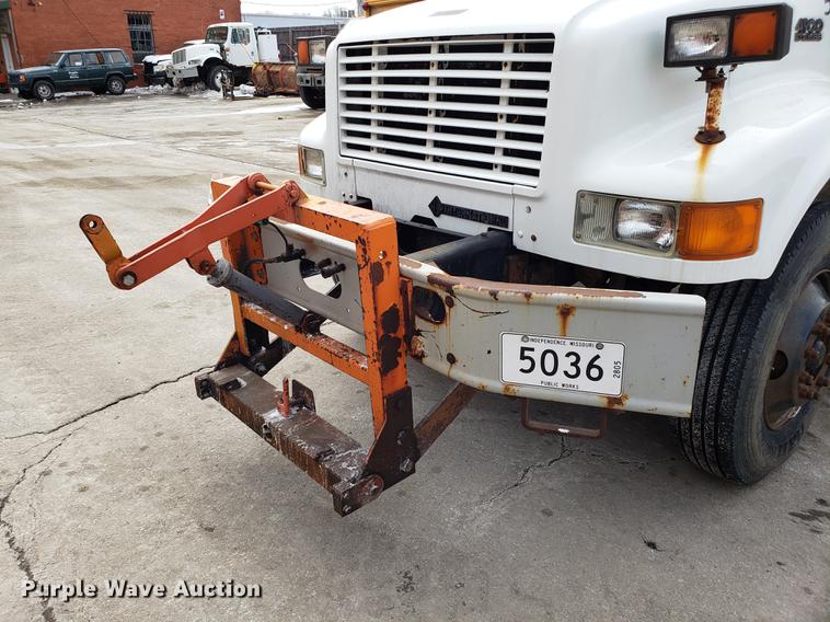 image for item DF3315 1997 International 4900 dump truck