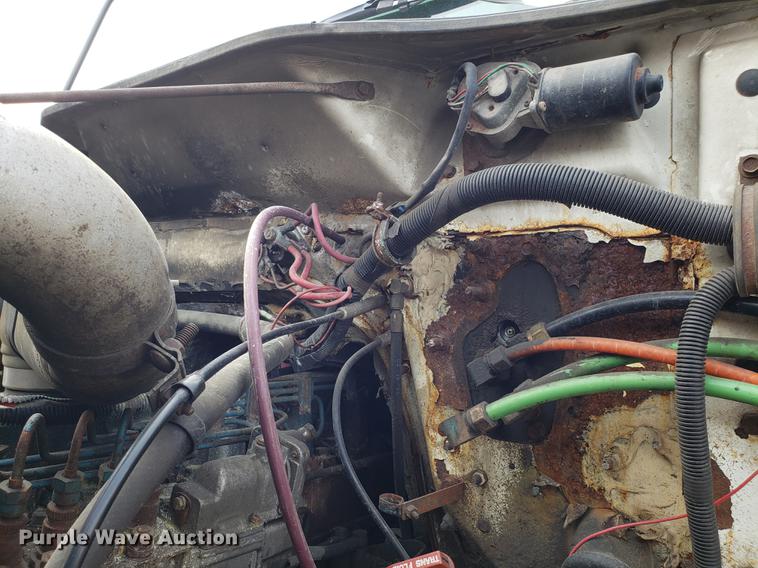 image for item DF3315 1997 International 4900 dump truck