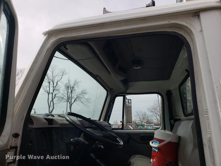 image for item DF3319 1998 International 4900 refuse truck