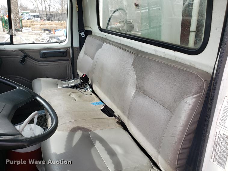 image for item DF3319 1998 International 4900 refuse truck