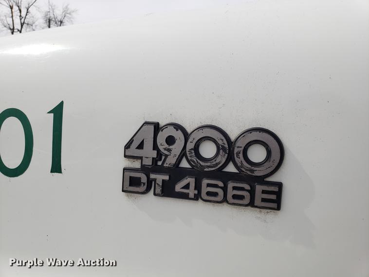 image for item DF3319 1998 International 4900 refuse truck