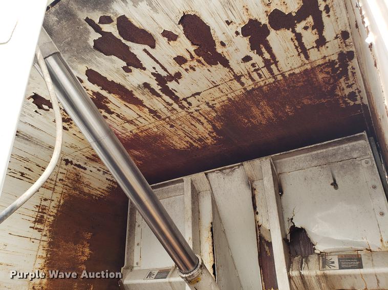 image for item DF3319 1998 International 4900 refuse truck