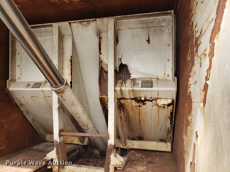 image for item DF3319 1998 International 4900 refuse truck