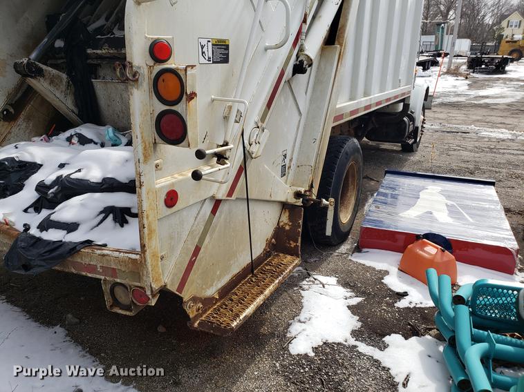 image for item DF3319 1998 International 4900 refuse truck